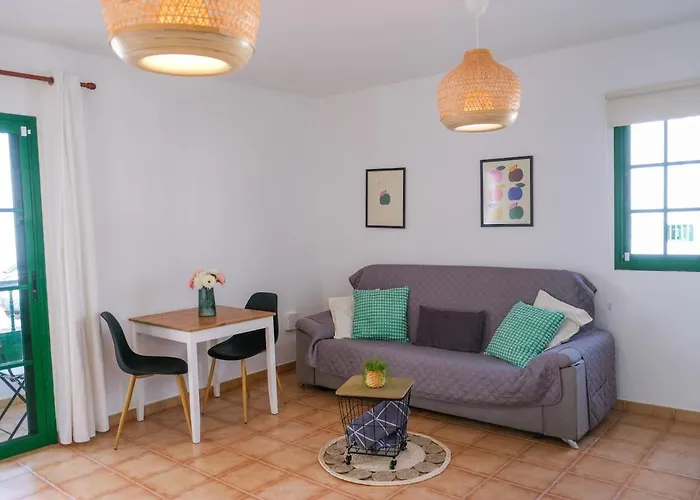 Apartment Bright 2 Minutes From The *